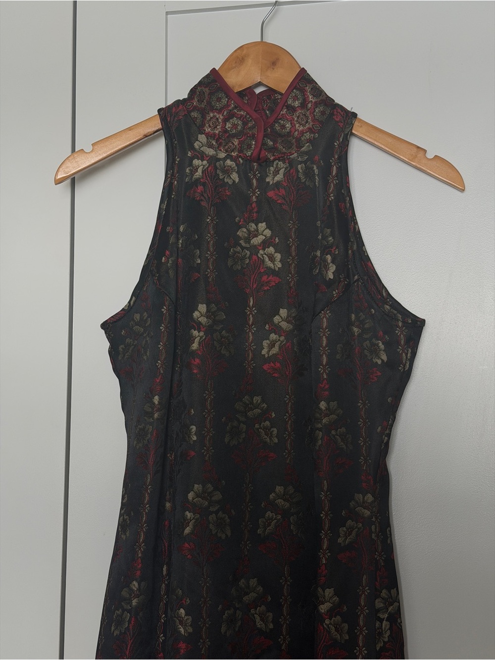 Scott McClintock Black Sleeveless Mock-Neck Top with Red Floral Jacquard
